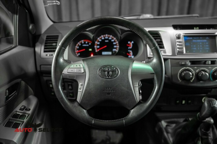 toyota-hilux-diesel-2012-big-23