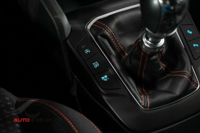 ford-focus-bensin-2019-big-32