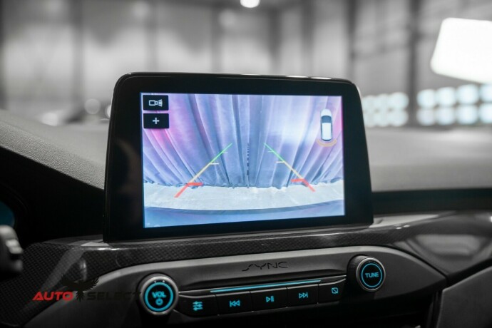 ford-focus-bensin-2019-big-40