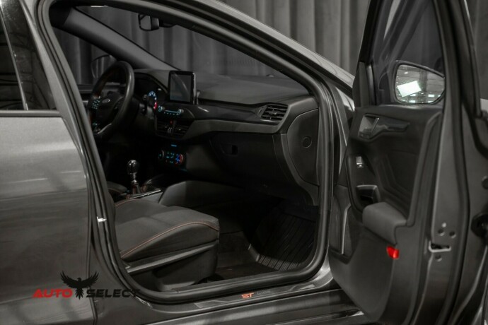 ford-focus-bensin-2019-big-16