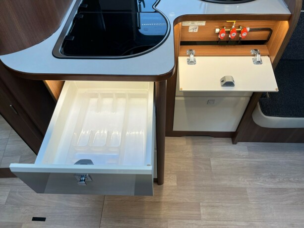 solifer-t752-lav-km-face2face-queensbed-senkeseng-alde-varme-hengerfeste-diesel-2020-big-39