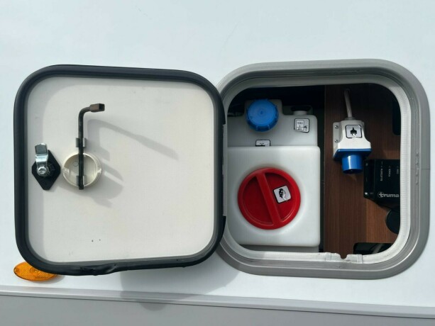 solifer-t752-lav-km-face2face-queensbed-senkeseng-alde-varme-hengerfeste-diesel-2020-big-12