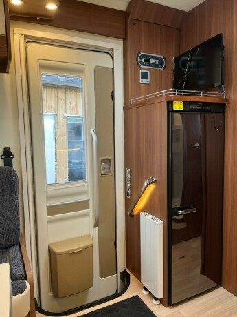 solifer-t752-lav-km-face2face-queensbed-senkeseng-alde-varme-hengerfeste-diesel-2020-big-42