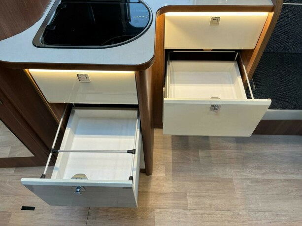 solifer-t752-lav-km-face2face-queensbed-senkeseng-alde-varme-hengerfeste-diesel-2020-big-40