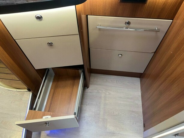 challenger-mageo-119-eb-queensbed-senkeseng-fremme-4250gk-totalvekt-webasto-dieselvarmer-stort-kj248leskap-diesel-2013-big-44