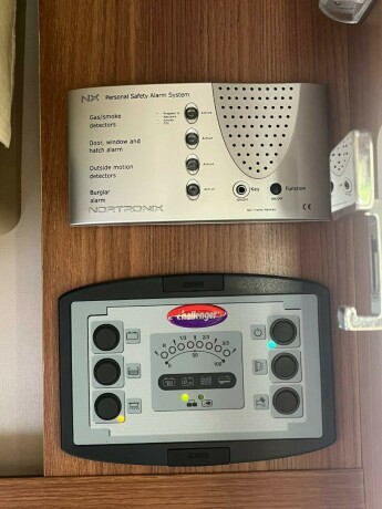 challenger-mageo-119-eb-queensbed-senkeseng-fremme-4250gk-totalvekt-webasto-dieselvarmer-stort-kj248leskap-diesel-2013-big-33