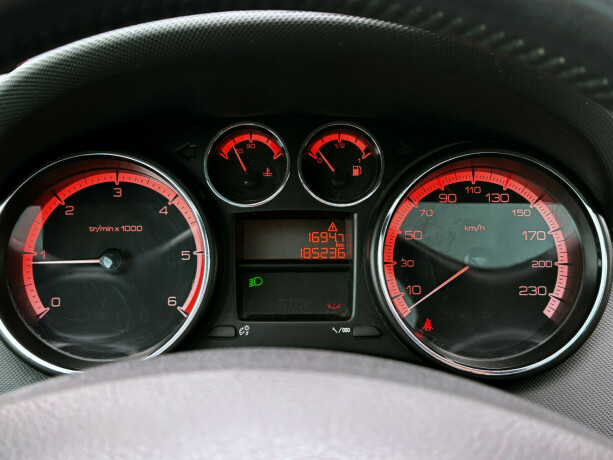 peugeot-308-diesel-2010-big-15