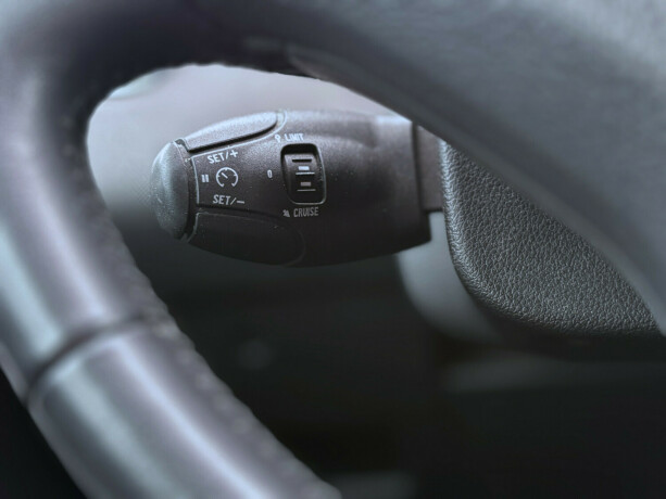 peugeot-308-diesel-2010-big-13