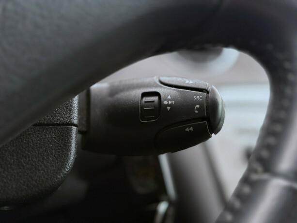 peugeot-308-diesel-2010-big-14