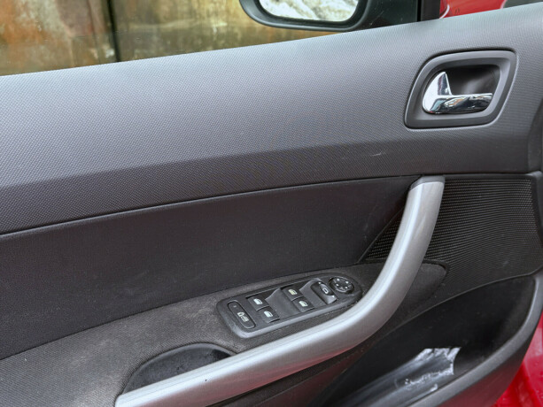 peugeot-308-diesel-2010-big-16