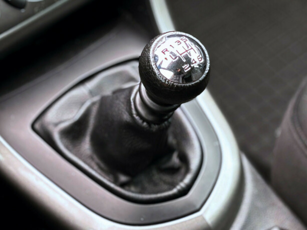 peugeot-308-diesel-2010-big-11