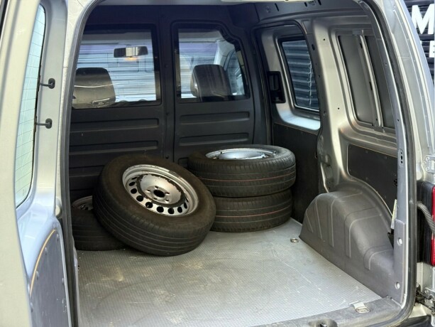 volkswagen-caddy-bensin-2013-big-24