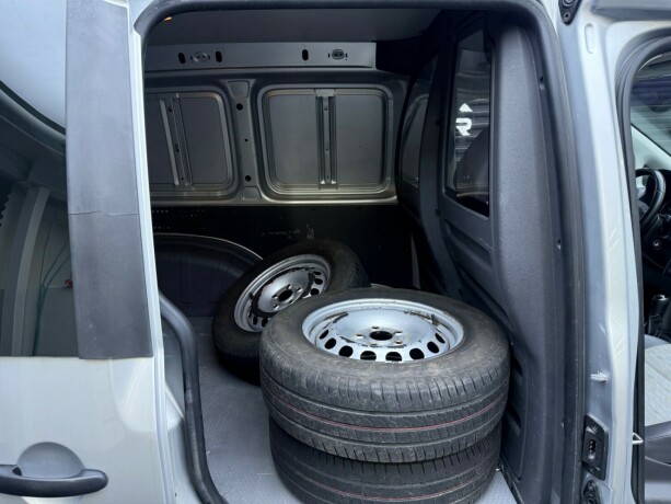 volkswagen-caddy-bensin-2013-big-21