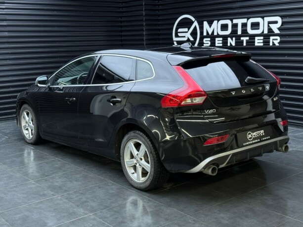 volvo-v40-bensin-2017-big-1