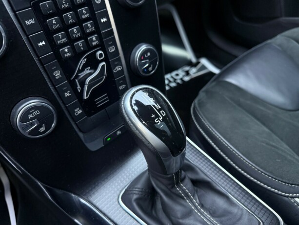 volvo-v40-bensin-2017-big-24