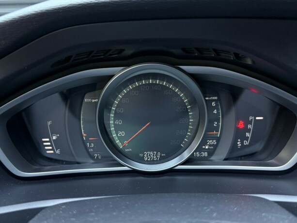 volvo-v40-bensin-2017-big-16