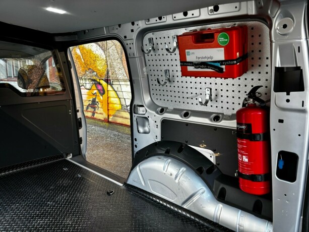 volkswagen-caddy-diesel-2022-big-33