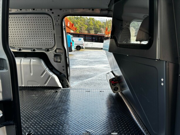 volkswagen-caddy-diesel-2022-big-34