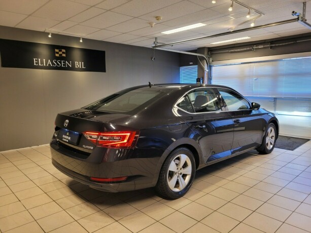 skoda-superb-diesel-2018-big-5