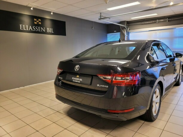 skoda-superb-diesel-2018-big-6