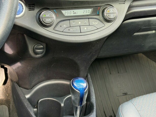 toyota-yaris-bensin-2013-big-10