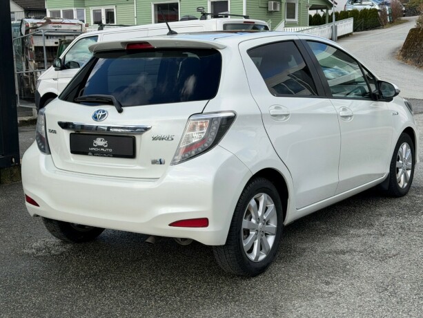 toyota-yaris-bensin-2013-big-4