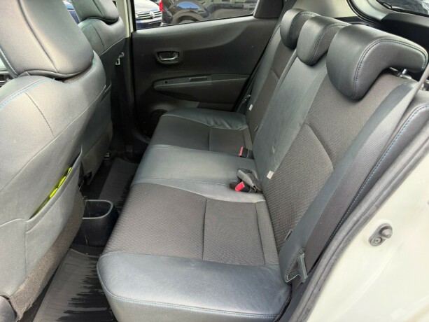 toyota-yaris-bensin-2013-big-13