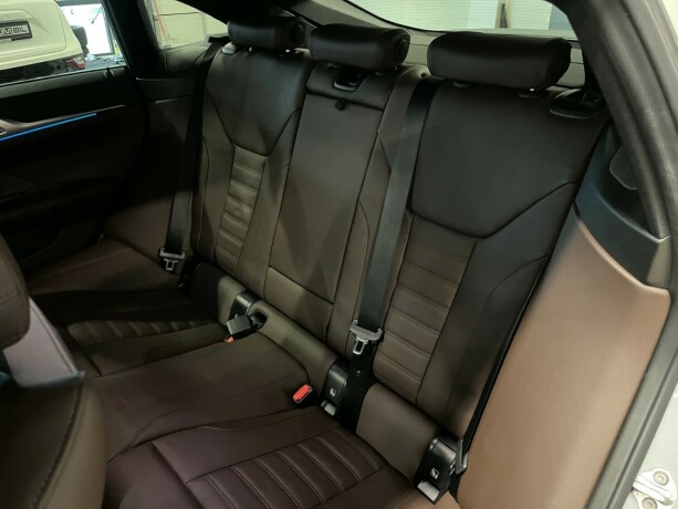 bmw-i4-elektrisitet-2022-big-25