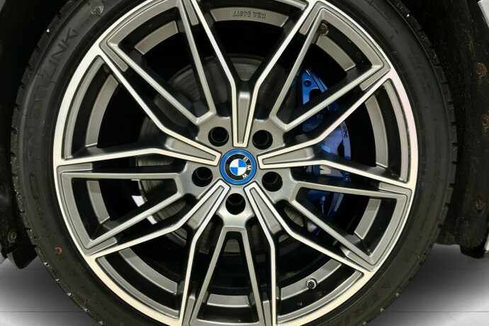 bmw-i4-elektrisitet-2022-big-16