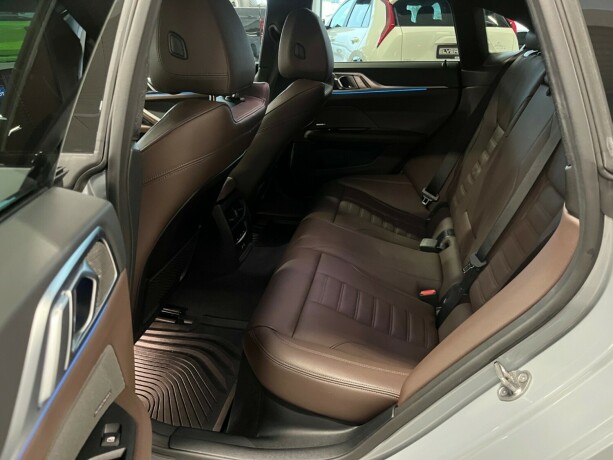 bmw-i4-elektrisitet-2022-big-26