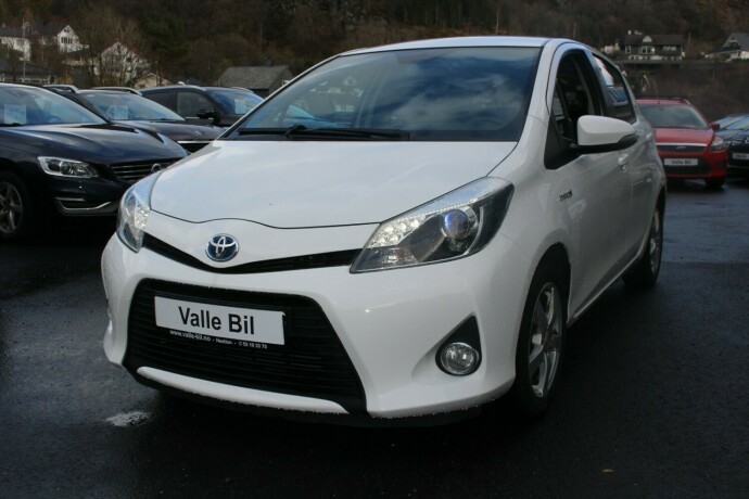 toyota-yaris-bensin-2013-big-1