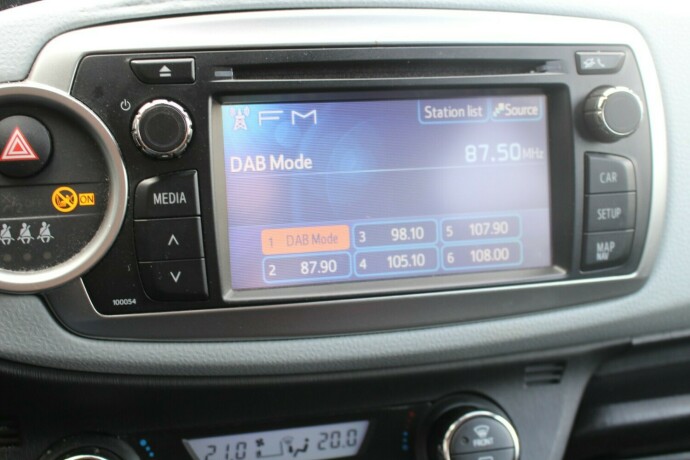 toyota-yaris-bensin-2013-big-11