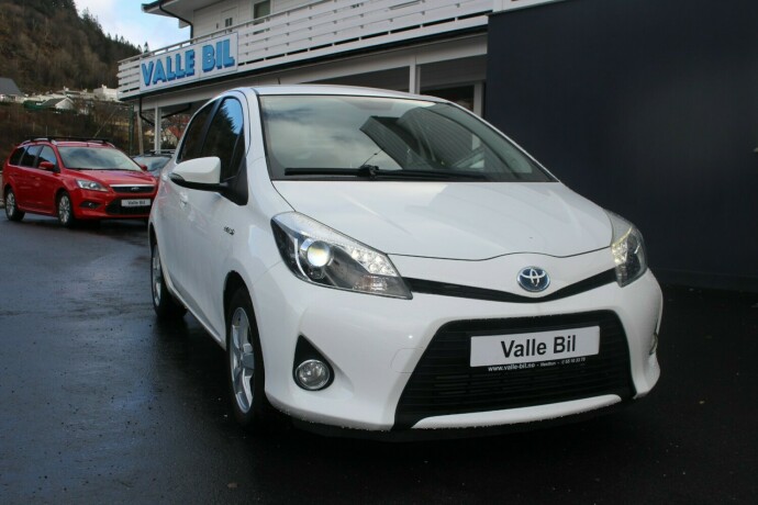 toyota-yaris-bensin-2013-big-0