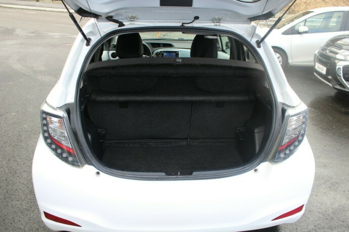 toyota-yaris-bensin-2013-big-5