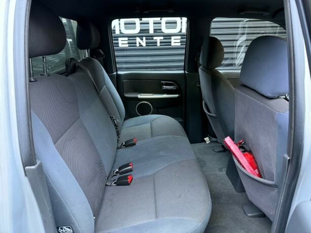 isuzu-d-max-diesel-2011-big-24