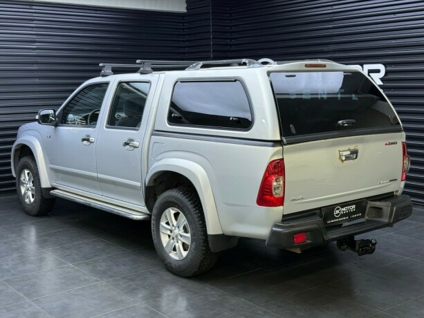 isuzu-d-max-diesel-2011-big-1