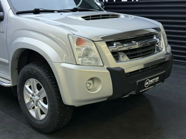 isuzu-d-max-diesel-2011-big-2