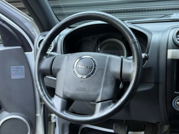 isuzu-d-max-diesel-2011-big-14
