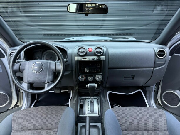 isuzu-d-max-diesel-2011-big-11