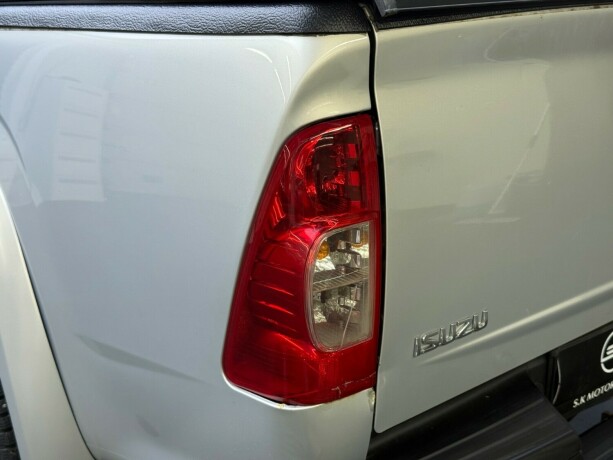 isuzu-d-max-diesel-2011-big-7