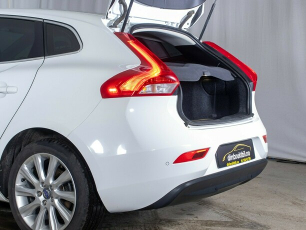 volvo-v40-diesel-2013-big-11