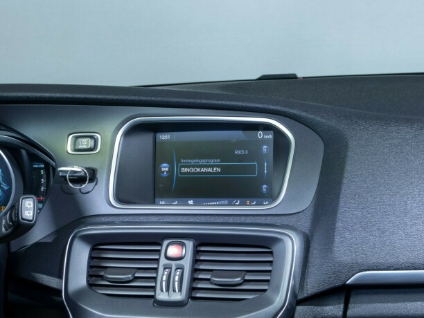 volvo-v40-diesel-2013-big-19