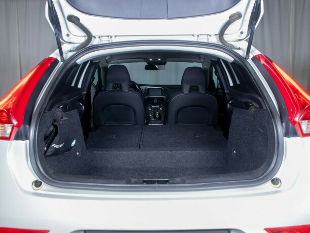 volvo-v40-diesel-2013-big-14