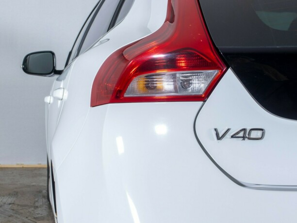 volvo-v40-diesel-2013-big-8