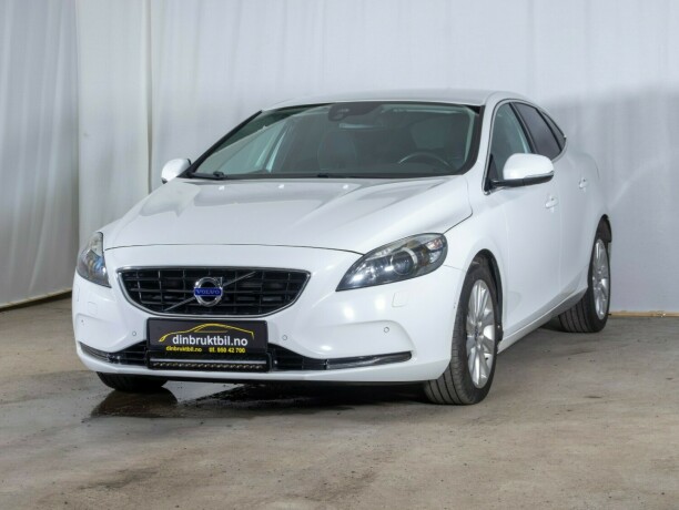 volvo-v40-diesel-2013-big-1