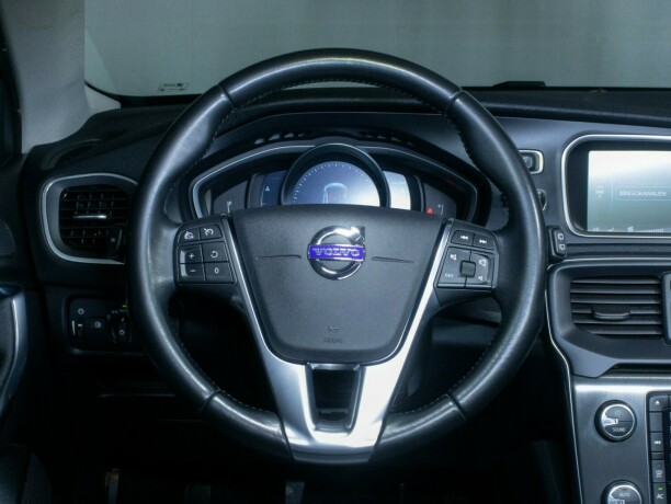 volvo-v40-diesel-2013-big-32