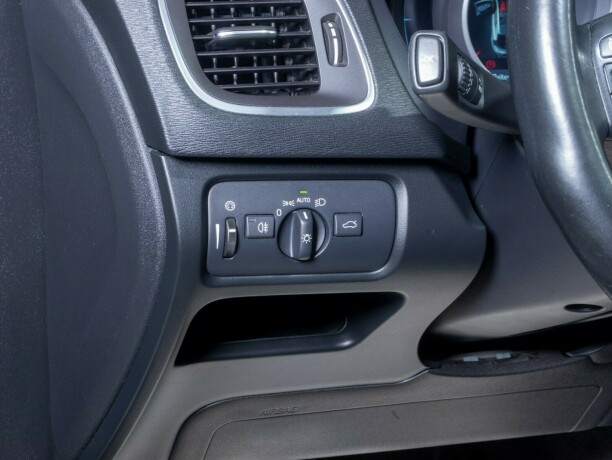 volvo-v40-diesel-2013-big-25