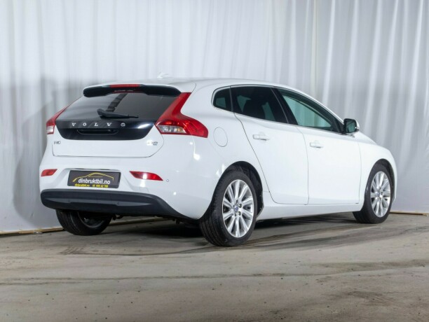 volvo-v40-diesel-2013-big-6