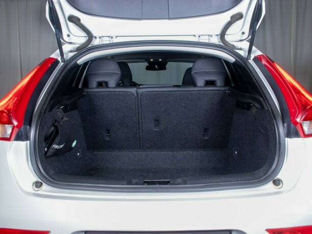 volvo-v40-diesel-2013-big-13