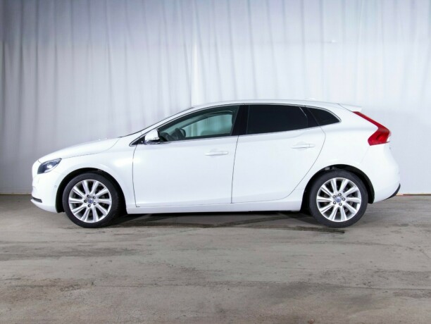 volvo-v40-diesel-2013-big-4